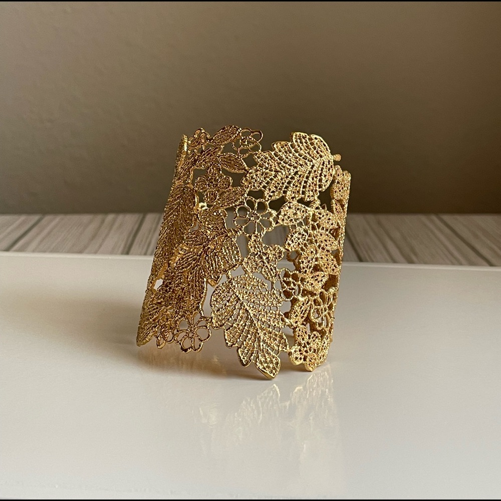 Stella & Dot Chantilly Lace Cuff